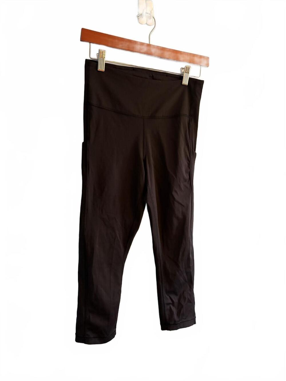 Athleta Ultimate Stash Pocket Capri Leggings Black - Small Petite